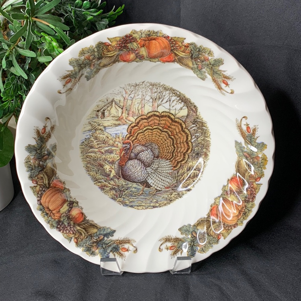 Queen’s HARVEST BOUNTY 9 1/2” round serving bowl